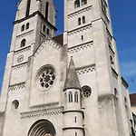 Ea-modernes Naehe Hauptplatz Wiener Neustadt