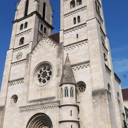 Ea-modernes Naehe Hauptplatz Vídeňské Nové Město